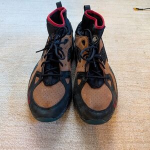 Men's Nike Air Hurache Black and Brown Athletic Shoes